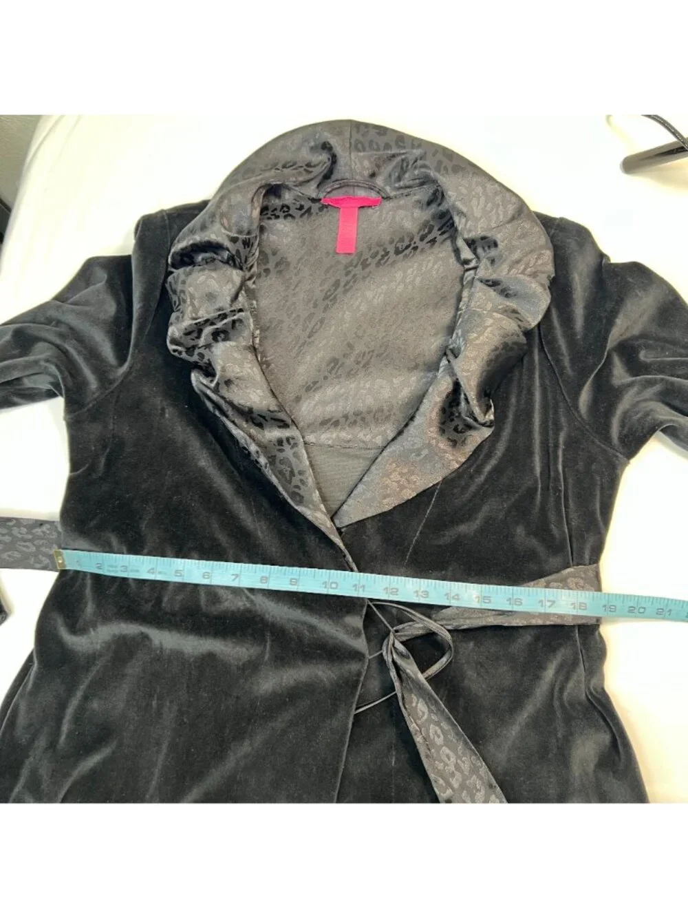 Betsey Johnson Intimates Velour Short Robe Leopard Satin Trim Black Medium - Picture 3 of 10